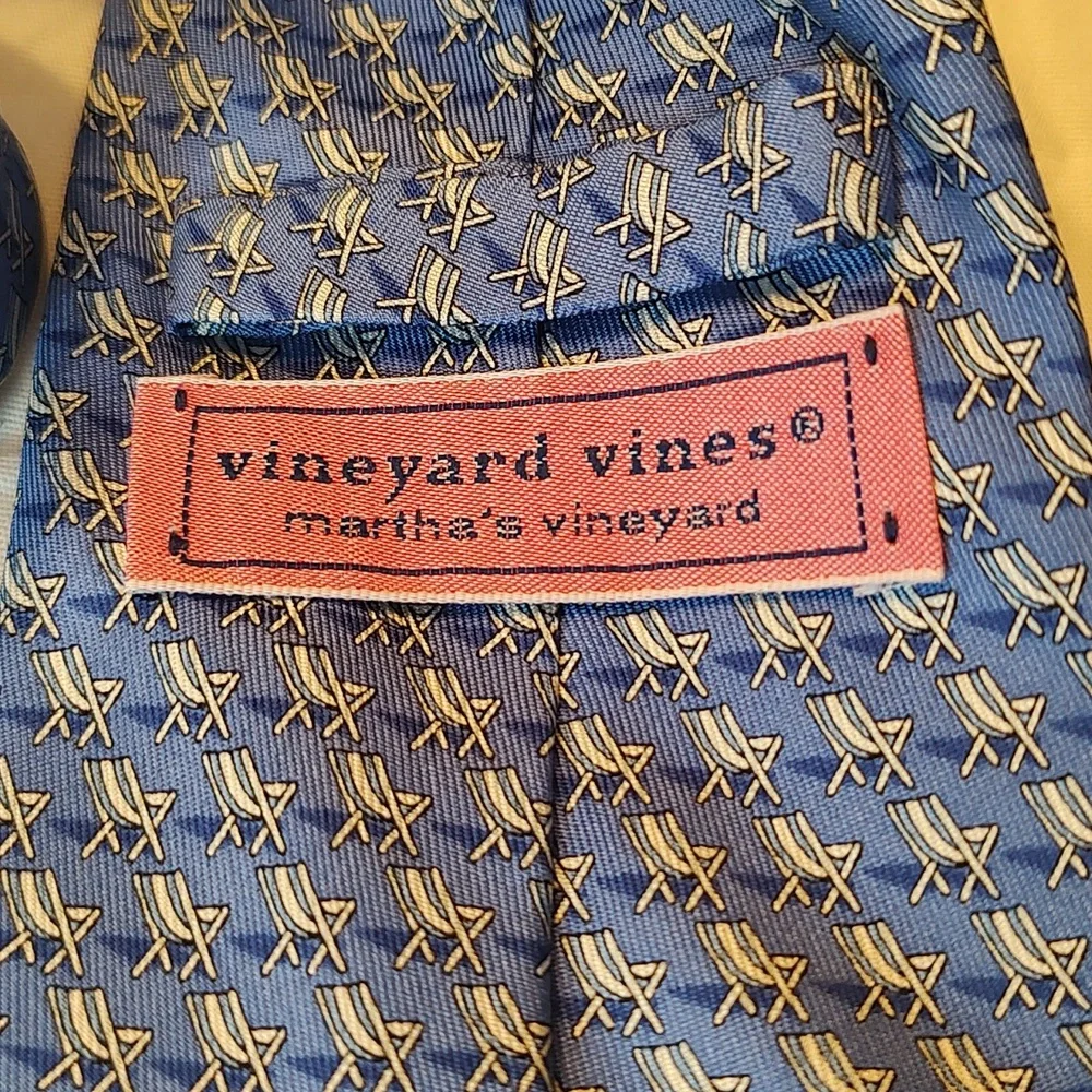 Vineyard Vines blue hand painted lounge chair tie